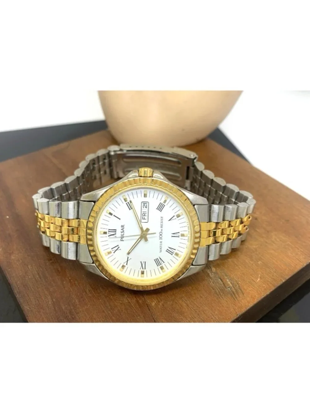 Pulsar Men's Watch V733-0A00 Vintage Quartz White Dial Day Date Two Tone Steel